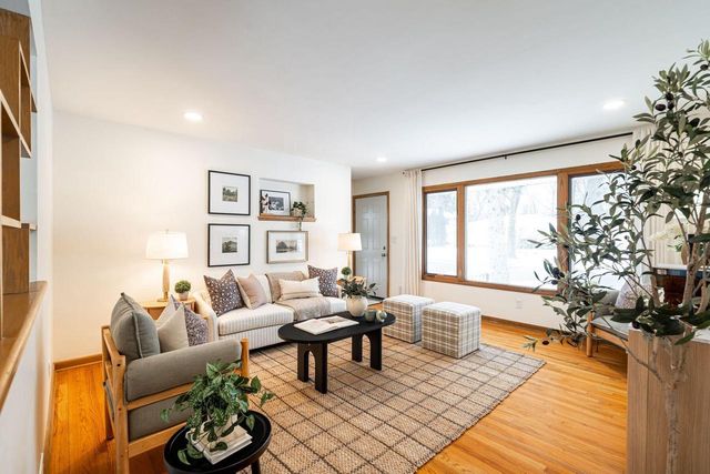 3401 W Wanda AVENUE, Milwaukee, WI 53221