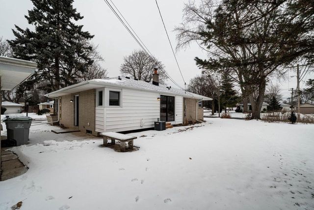 3401 W Wanda AVENUE, Milwaukee, WI 53221