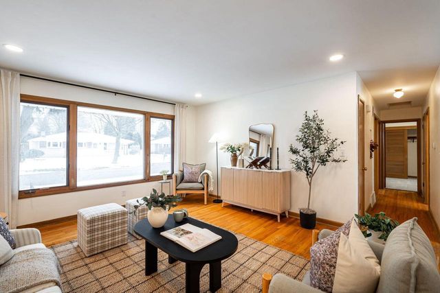 3401 W Wanda AVENUE, Milwaukee, WI 53221