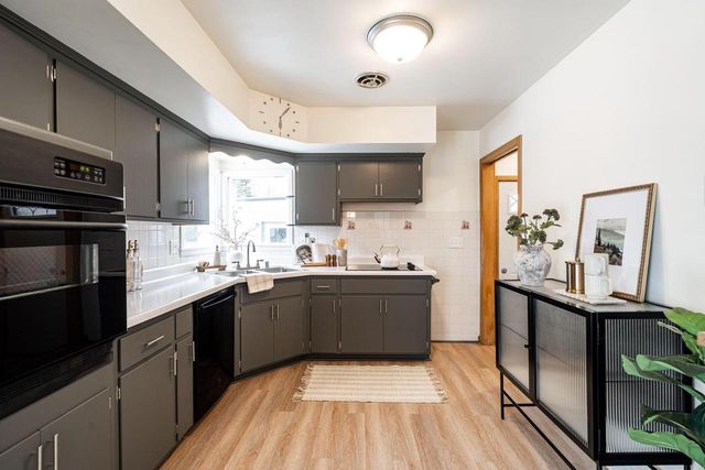 3401 W Wanda AVENUE, Milwaukee, WI 53221