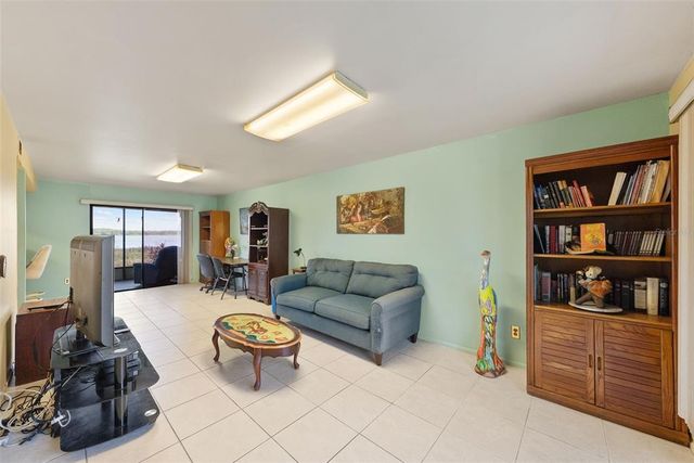 9209 SEMINOLE BOULEVARD 27, Seminole, FL 33772