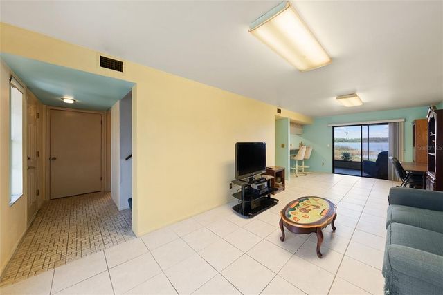 9209 SEMINOLE BOULEVARD 27, Seminole, FL 33772