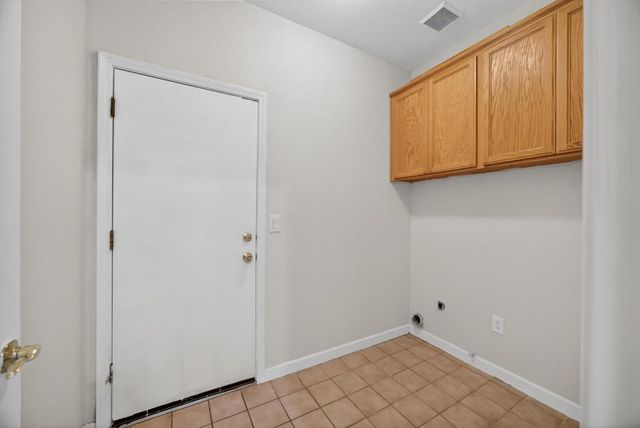 3231 STRICKLAND Dr, Stockton, CA 95212