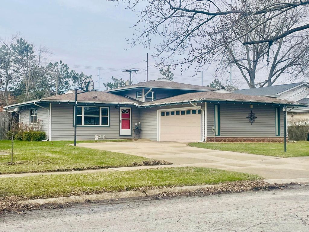 9320 Roosevelt Place, Crown Point, IN 46307