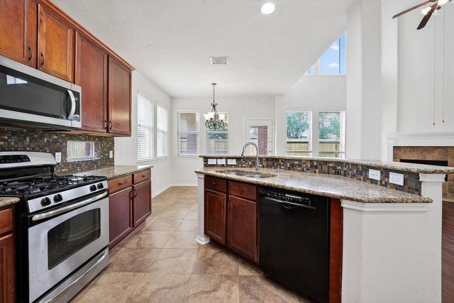 2010 Balsam Lake Lane, Pearland, TX 77584