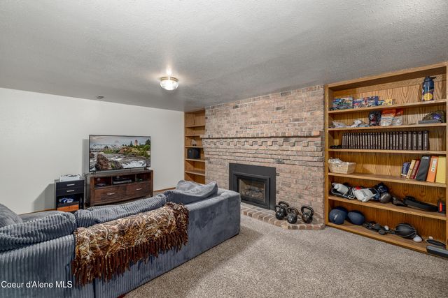 10378 N Bateman ST, Hayden, ID 83835