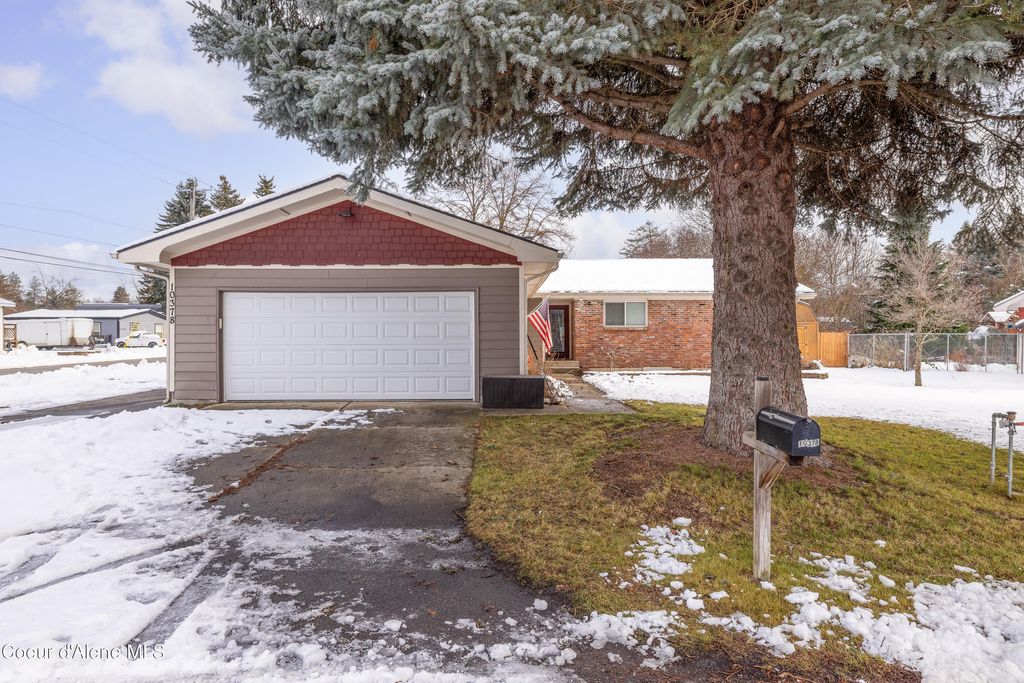 10378 N Bateman ST, Hayden, ID 83835
