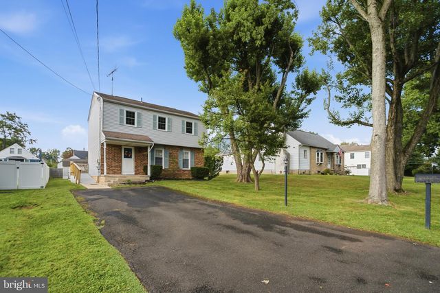 325 CEDAR ST, Warminster, PA 18974