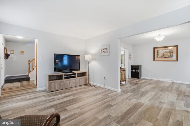 325 CEDAR ST, Warminster, PA 18974