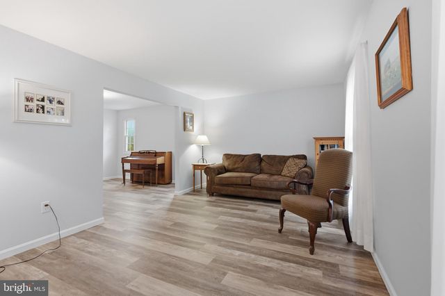 325 CEDAR ST, Warminster, PA 18974