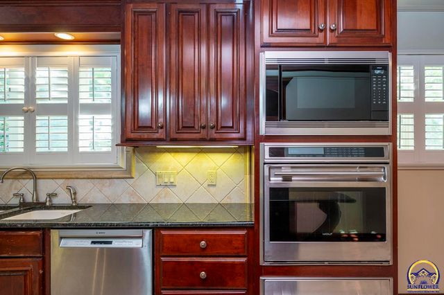 1533 SW Stratford RD, Topeka, KS 66604