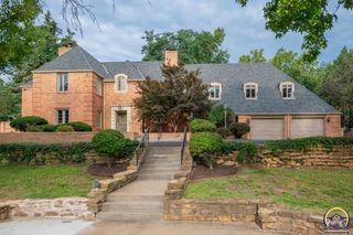 1533 SW Stratford RD, Topeka, KS 66604