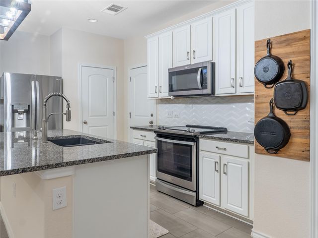 6421 Graymont DR, Austin, TX 78754