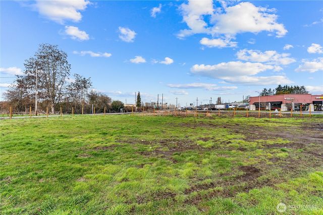 4735 Auburn Way N, Auburn, WA 98002