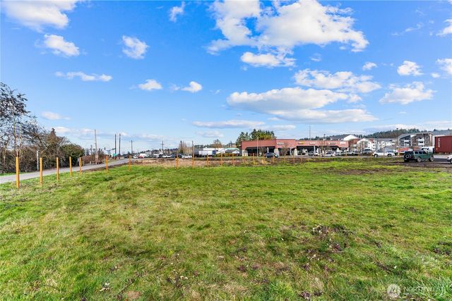 4735 Auburn Way N, Auburn, WA 98002