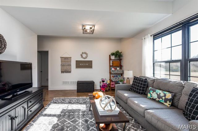 7164 Saint James Road SE, Edwardsville, IL 62025
