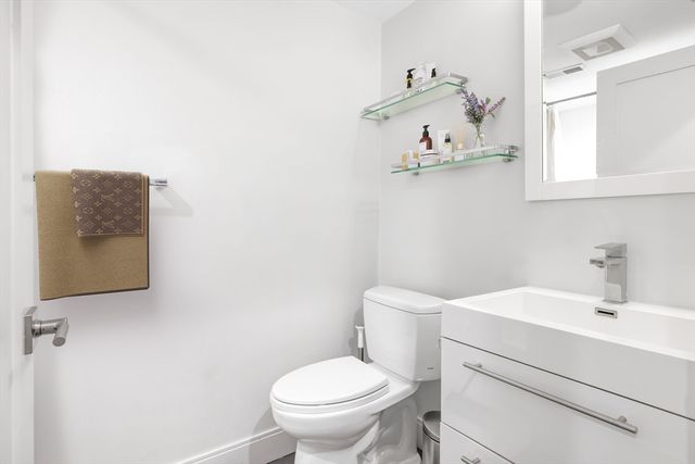 891 E 1st 4, Boston, MA 02127