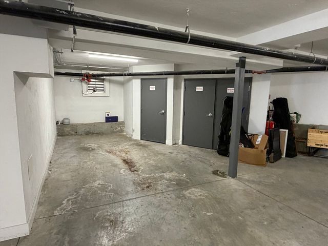 891 E 1st 4, Boston, MA 02127