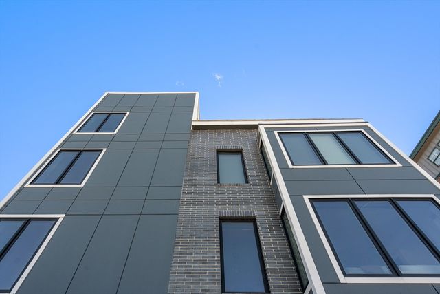 891 E 1st 4, Boston, MA 02127