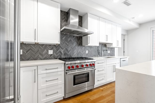 891 E 1st 4, Boston, MA 02127