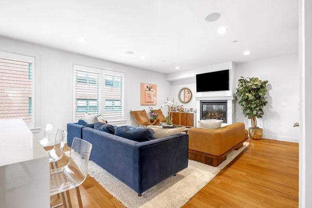 891 E 1st 4, Boston, MA 02127