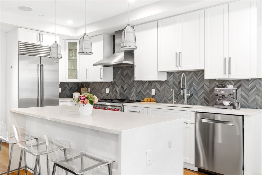 891 E 1st 4, Boston, MA 02127