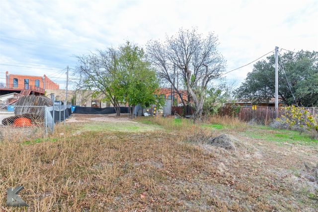 141 W 3rd Street, Baird, TX 79504