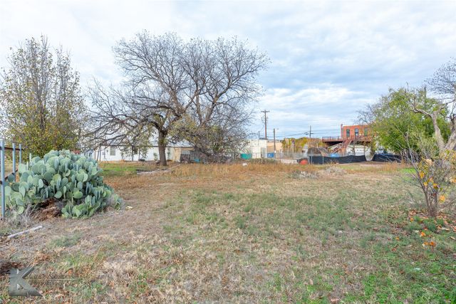141 W 3rd Street, Baird, TX 79504