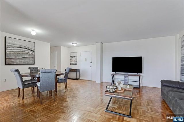 90 Prospect Avenue 7A, Hackensack, NJ 07601