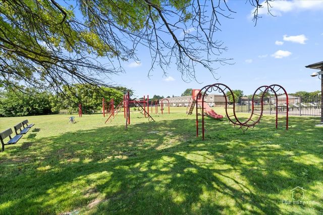 11B Kingery Quarter 107, Willowbrook, IL 60527