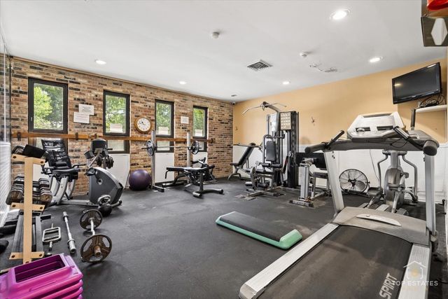 11B Kingery Quarter 107, Willowbrook, IL 60527