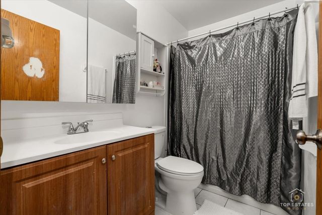 11B Kingery Quarter 107, Willowbrook, IL 60527