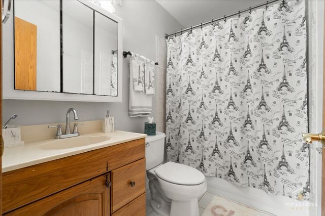11B Kingery Quarter 107, Willowbrook, IL 60527