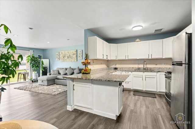 11B Kingery Quarter 107, Willowbrook, IL 60527