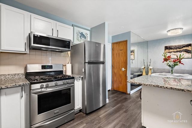 11B Kingery Quarter 107, Willowbrook, IL 60527