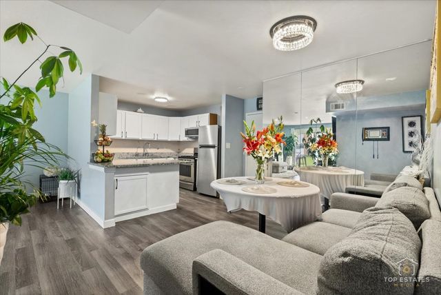 11B Kingery Quarter 107, Willowbrook, IL 60527