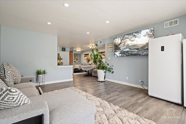 11B Kingery Quarter 107, Willowbrook, IL 60527