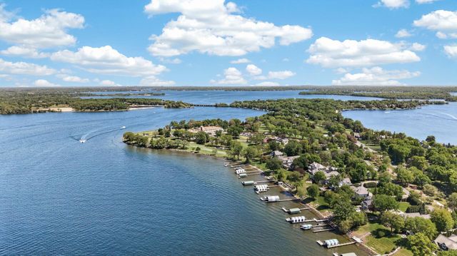 3114X Brooks Lane, Wayzata, MN 55391