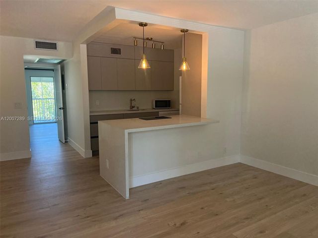 13155 SW 7th Ct 204E, Pembroke Pines, FL 33027