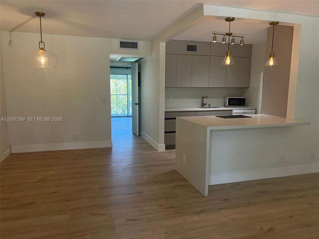 13155 SW 7th Ct 204E, Pembroke Pines, FL 33027