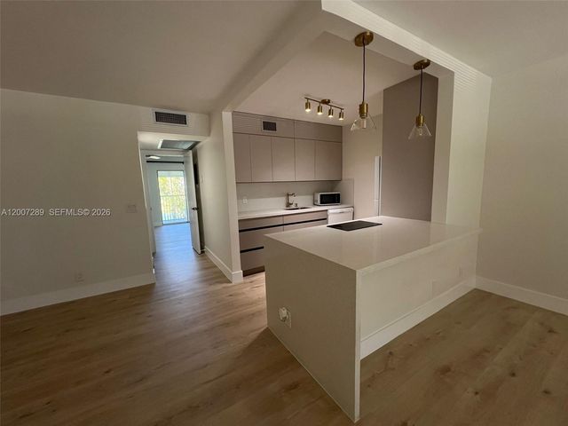 13155 SW 7th Ct 204E, Pembroke Pines, FL 33027
