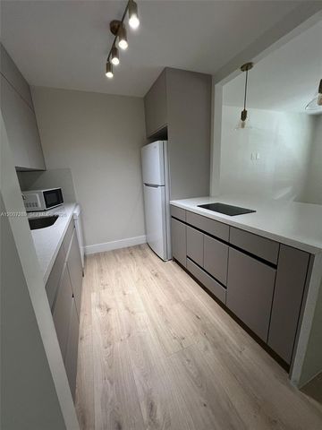 13155 SW 7th Ct 204E, Pembroke Pines, FL 33027