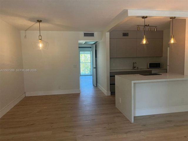 13155 SW 7th Ct 204E, Pembroke Pines, FL 33027