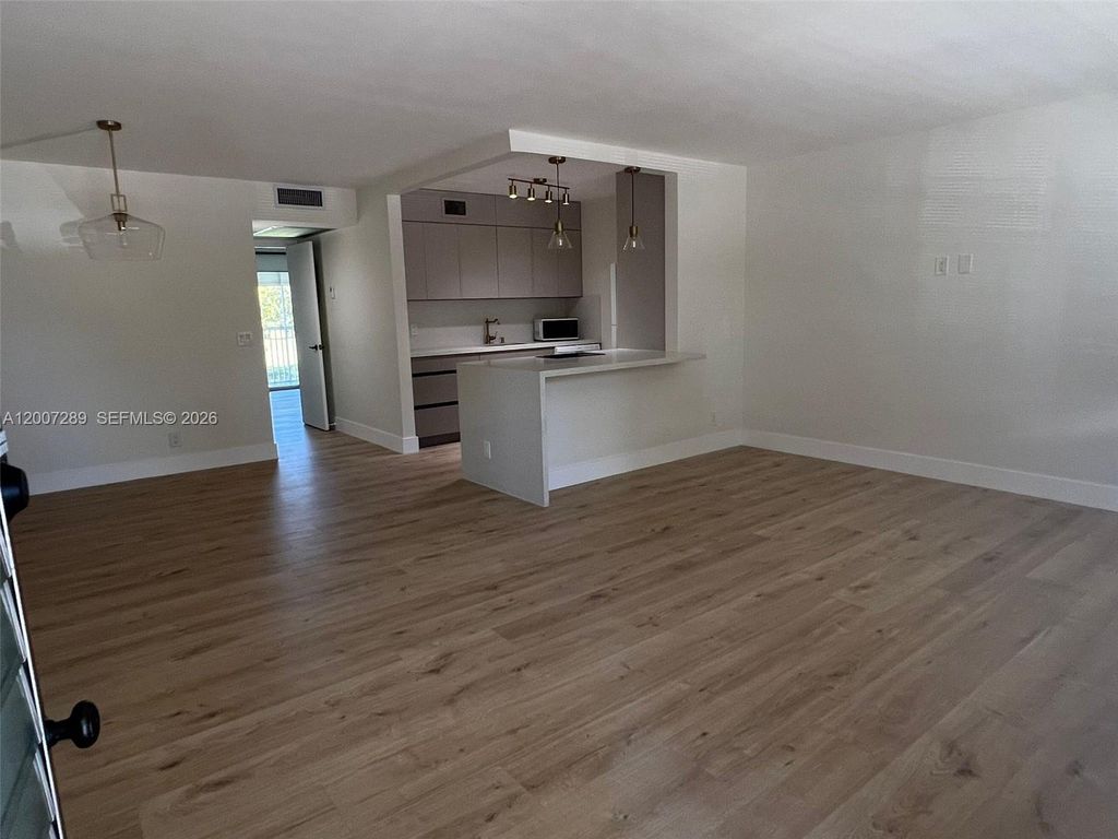 13155 SW 7th Ct 204E, Pembroke Pines, FL 33027
