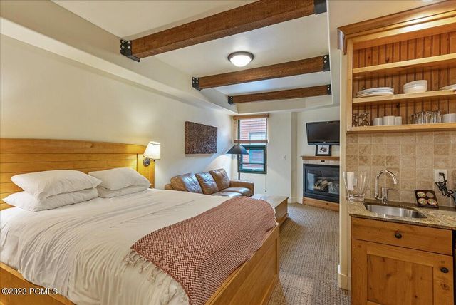 1456 Newpark Boulevard 422, Park City, UT 84098