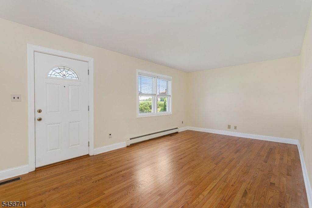 418 President St, Saddle Brook Twp., NJ 07663 — photo 3