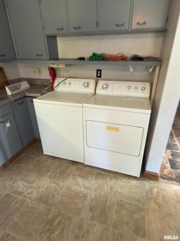 425 27TH Street, Bettendorf, IA 52722