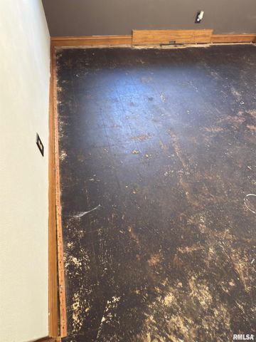 425 27TH Street, Bettendorf, IA 52722