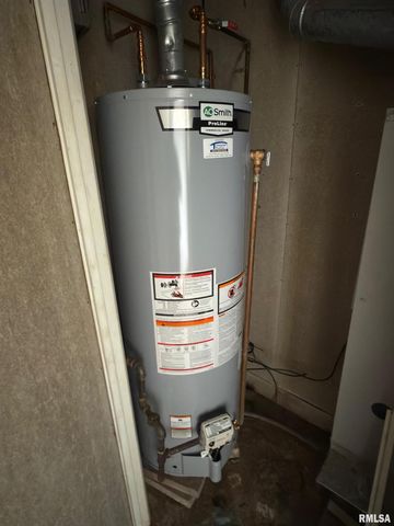 425 27TH Street, Bettendorf, IA 52722