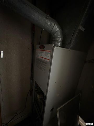 425 27TH Street, Bettendorf, IA 52722